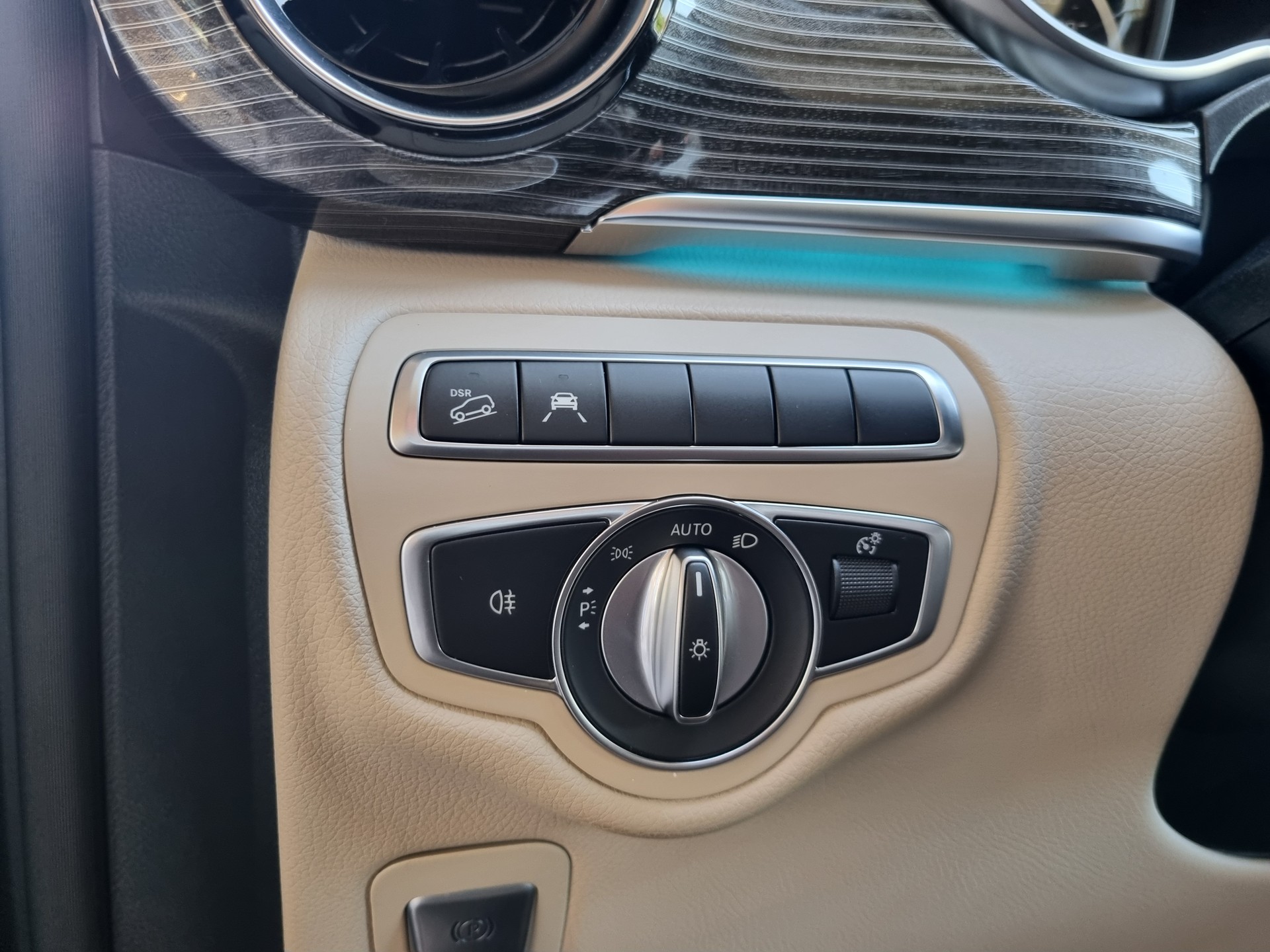 MERCEDES-BENZ V 250 d kompakt Avantgarde 4Matic 9G-Tronic-image-12