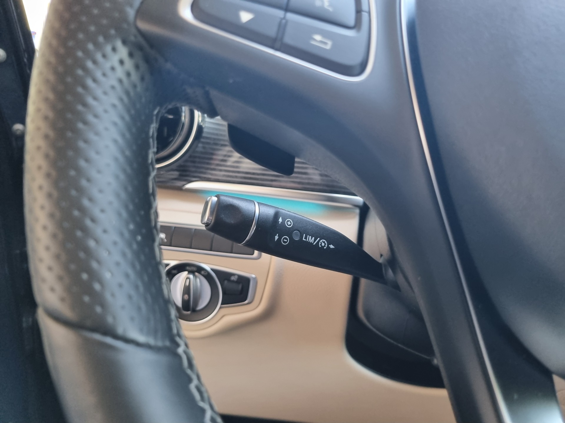 MERCEDES-BENZ V 250 d kompakt Avantgarde 4Matic 9G-Tronic-image-19
