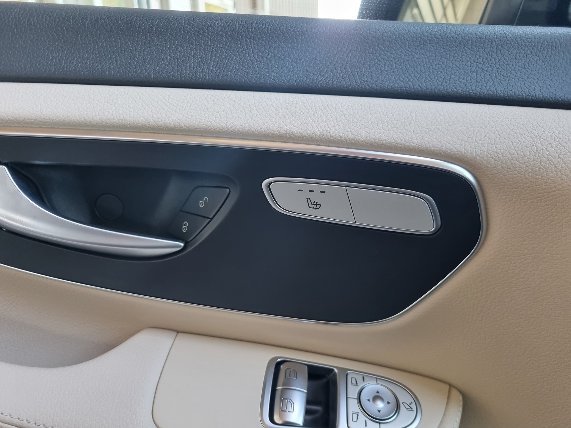MERCEDES-BENZ V 250 d kompakt Avantgarde 4Matic 9G-Tronic-image-13
