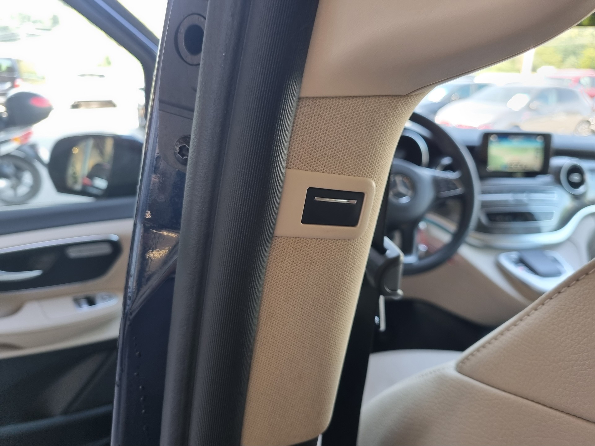 MERCEDES-BENZ V 250 d kompakt Avantgarde 4Matic 9G-Tronic-image-10