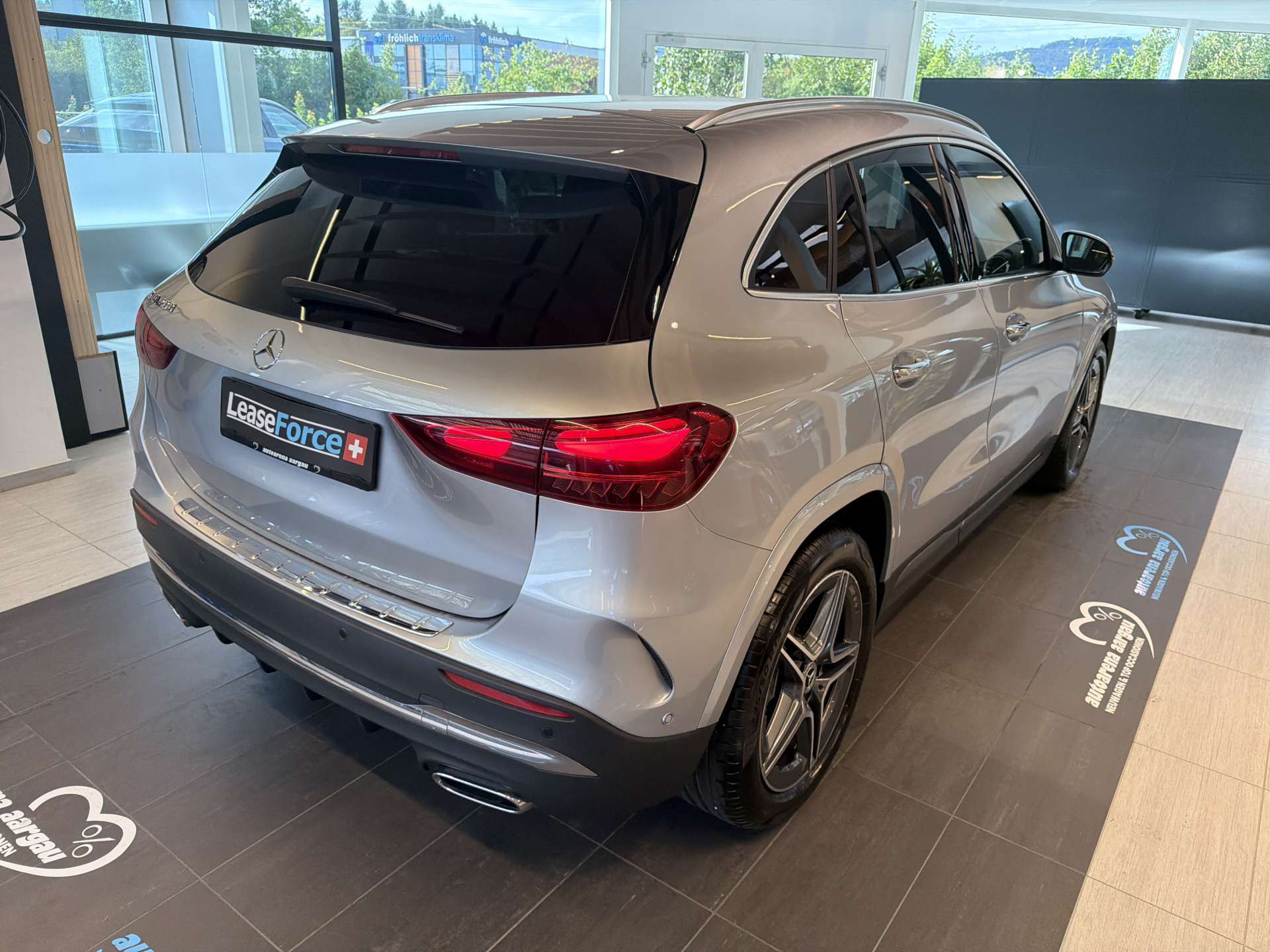 MERCEDES-BENZ GLA 200 AMG-Line DCT-Automat-showroom-element-2