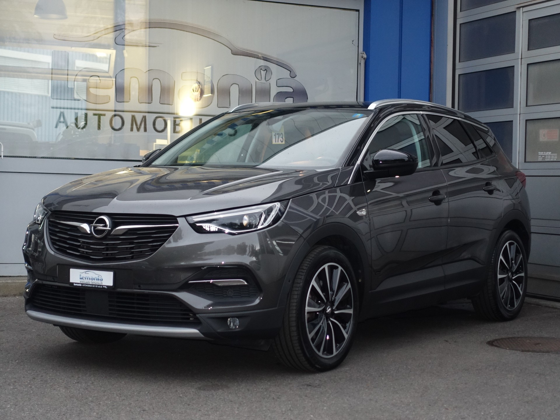 OPEL Grandland X 1.6 Hybrid4 Ultimate Automatik-showroom-element-1