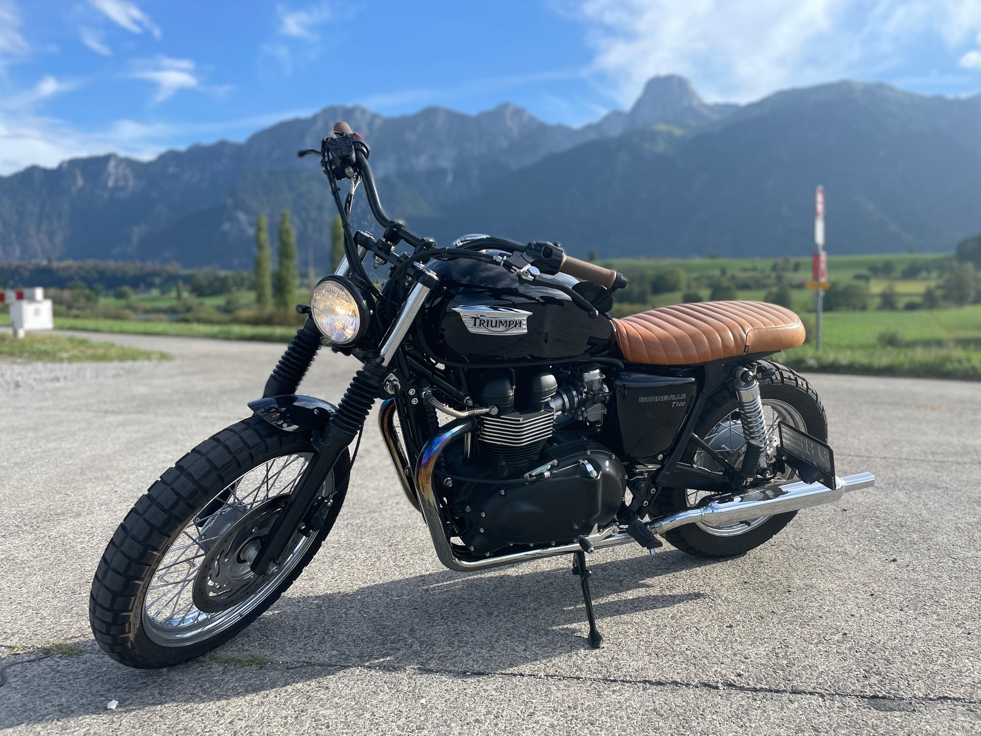 TRIUMPH Bonneville 900 i-image-0