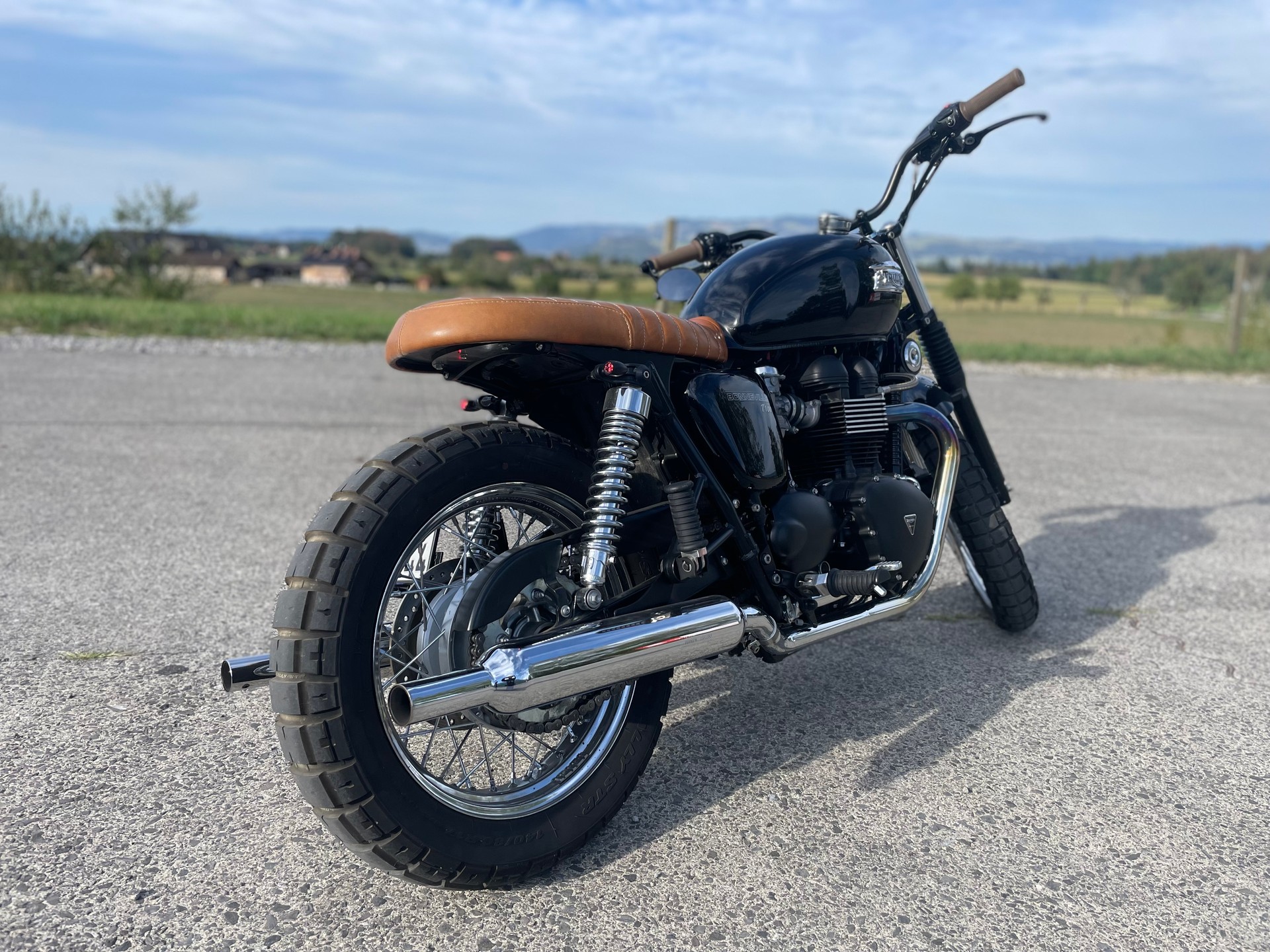 TRIUMPH Bonneville 900 i-image-2
