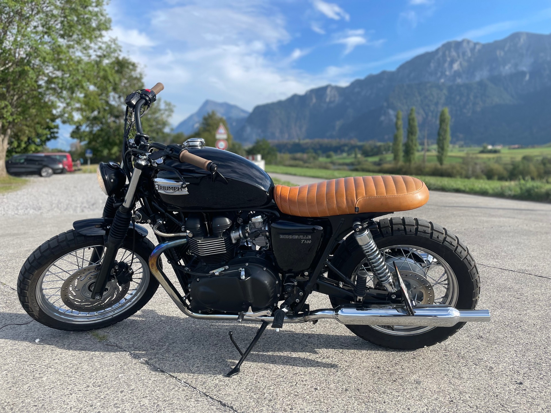 TRIUMPH Bonneville 900 i-image-1