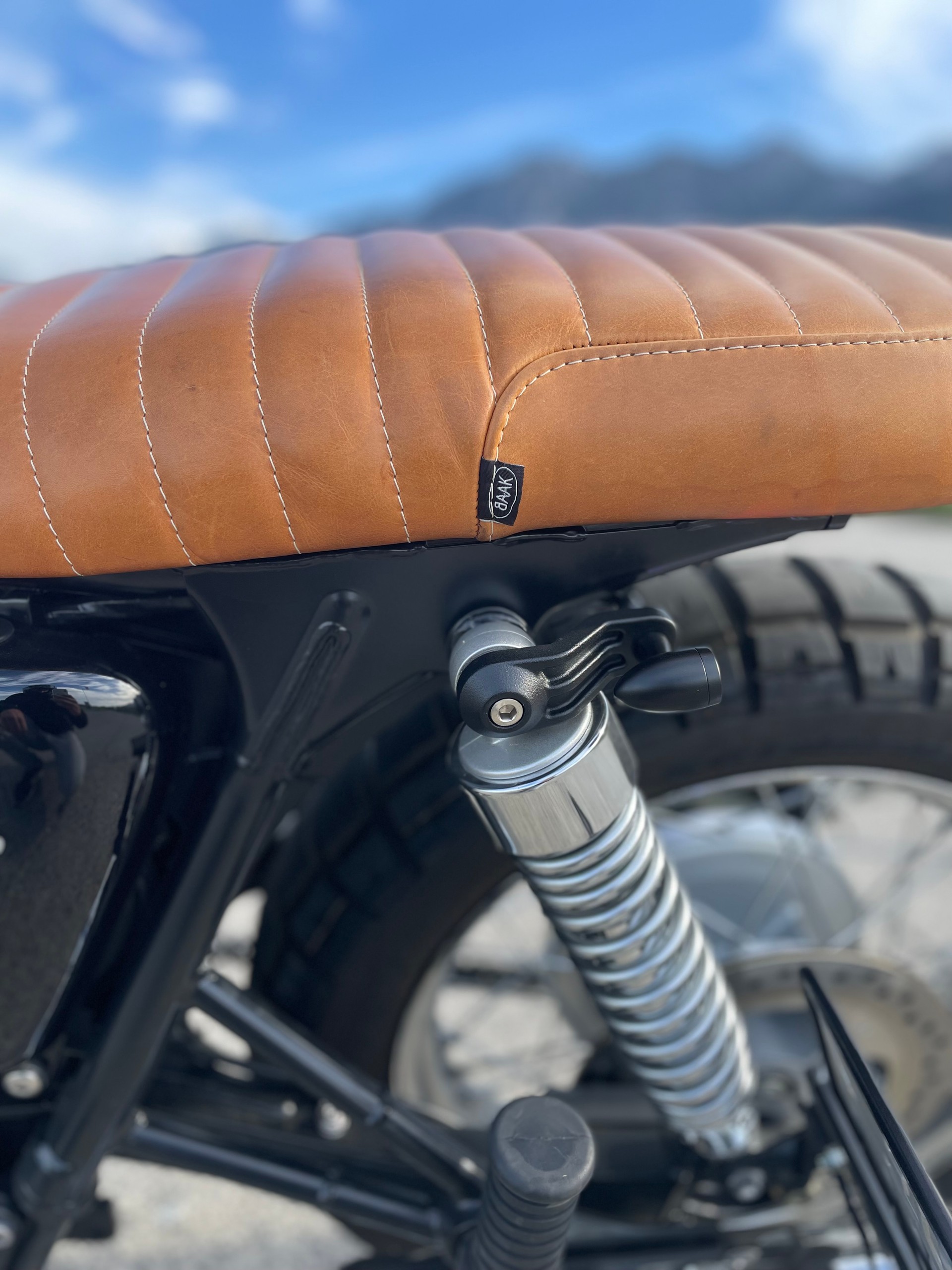 TRIUMPH Bonneville 900 i-image-7