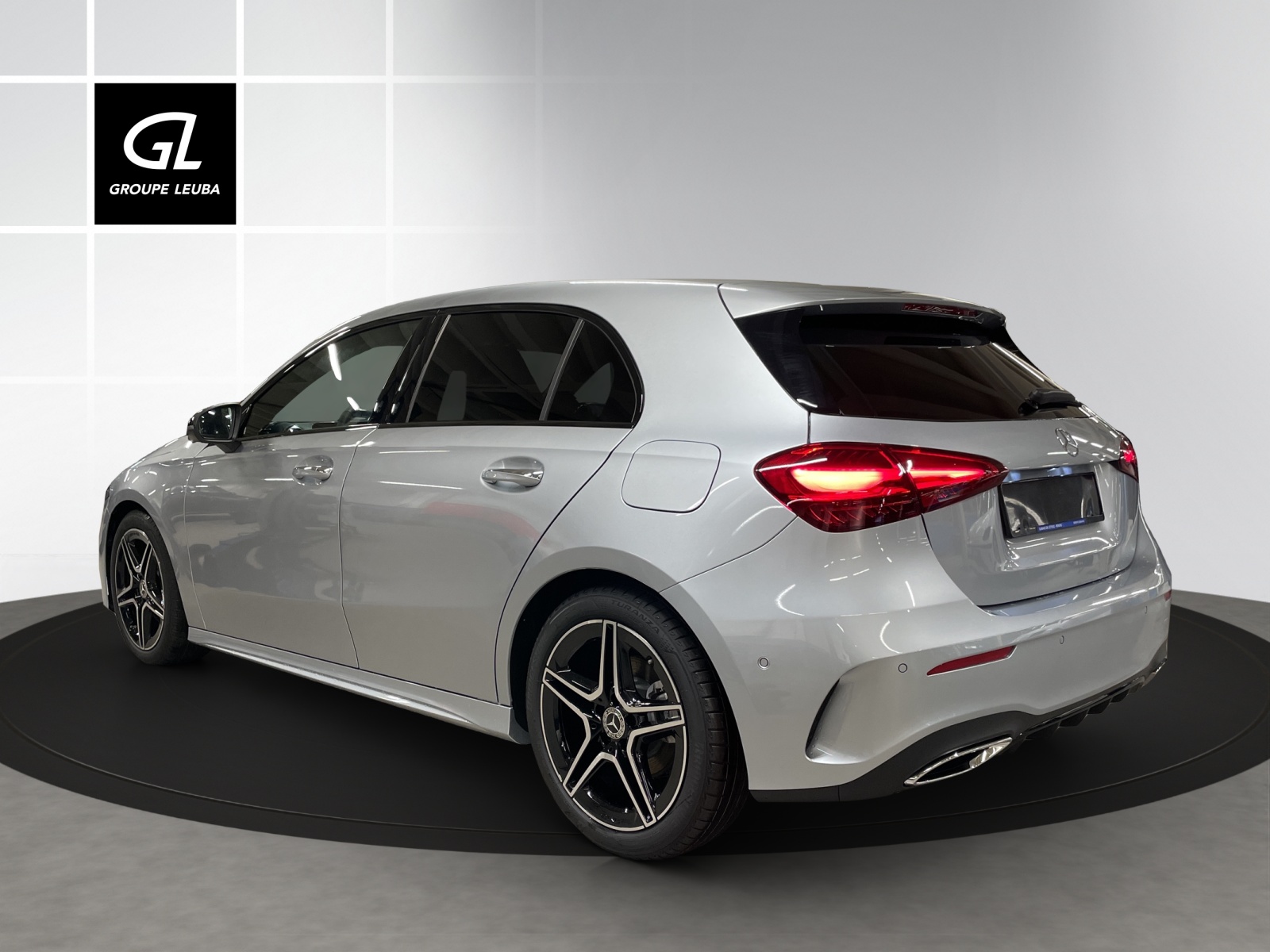 MERCEDES-BENZ A 200 Night Star 7G-DCT-showroom-element-3