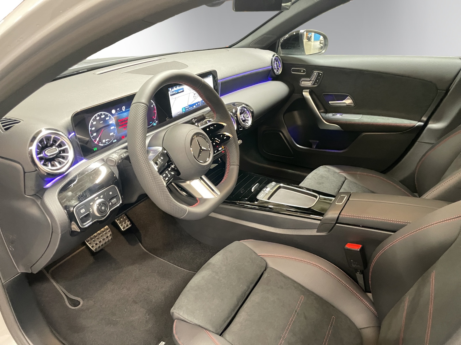 MERCEDES-BENZ A 200 Night Star 7G-DCT-image-8