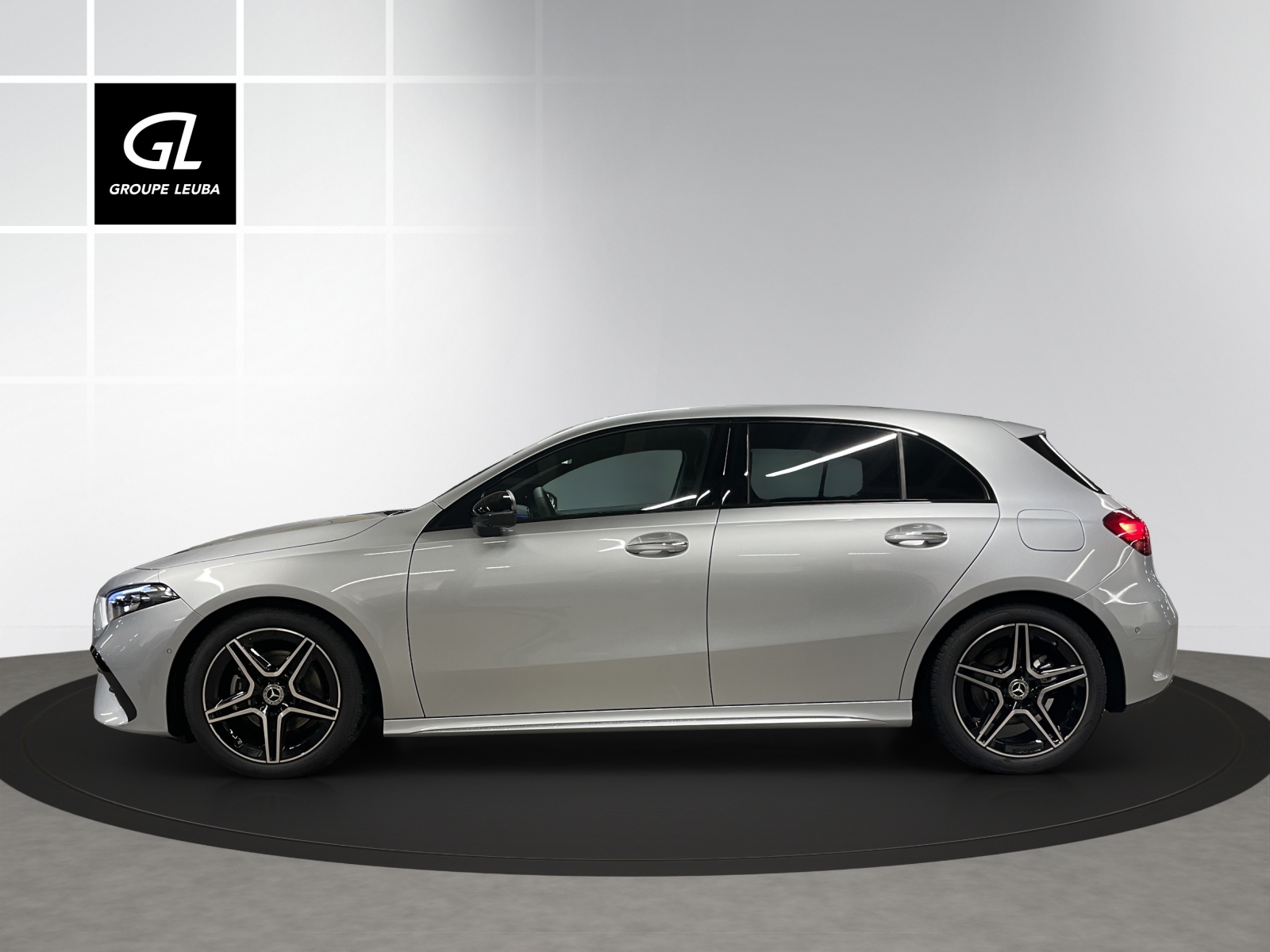 MERCEDES-BENZ A 200 Night Star 7G-DCT-showroom-element-2