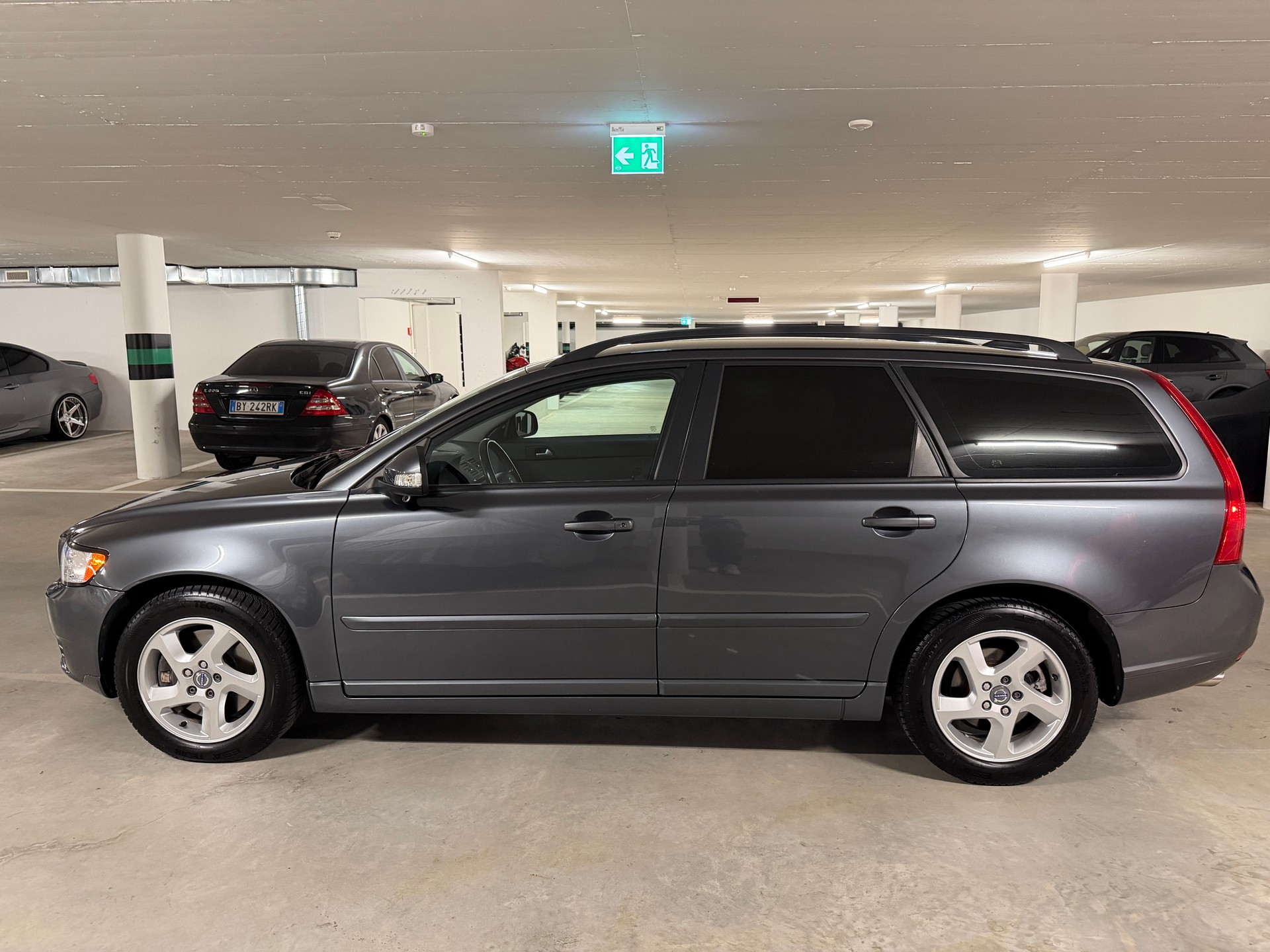 VOLVO V50 2.0 D4 Momentum-image-1