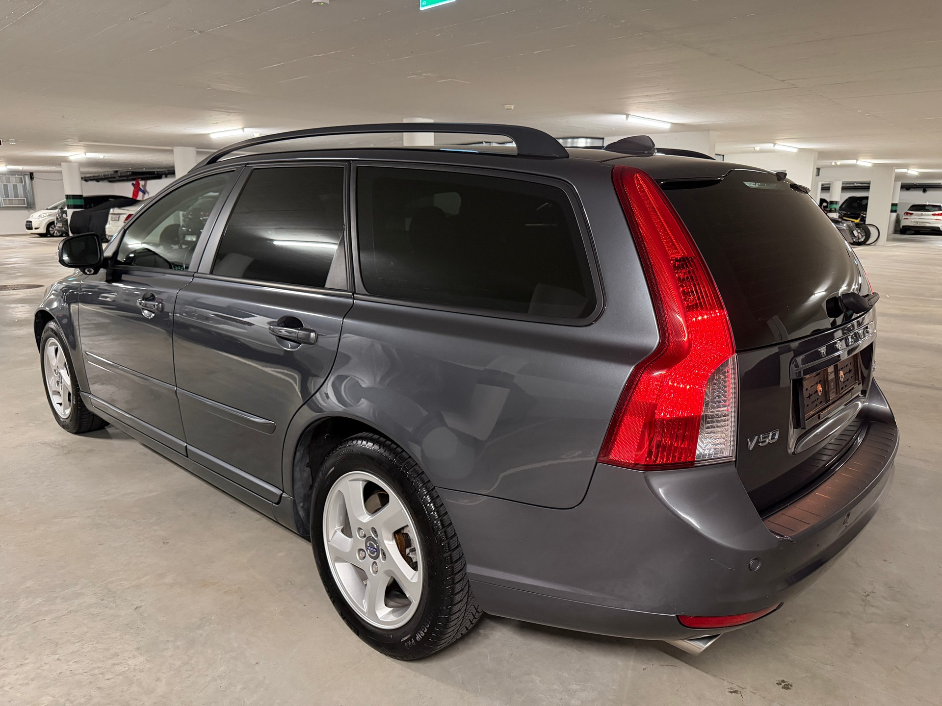 VOLVO V50 2.0 D4 Momentum-image-2