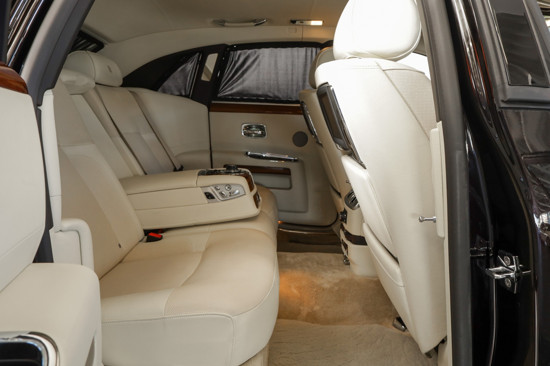 ROLLS-ROYCE Ghost 6.6 V12 EWB Diamond Black-image-13