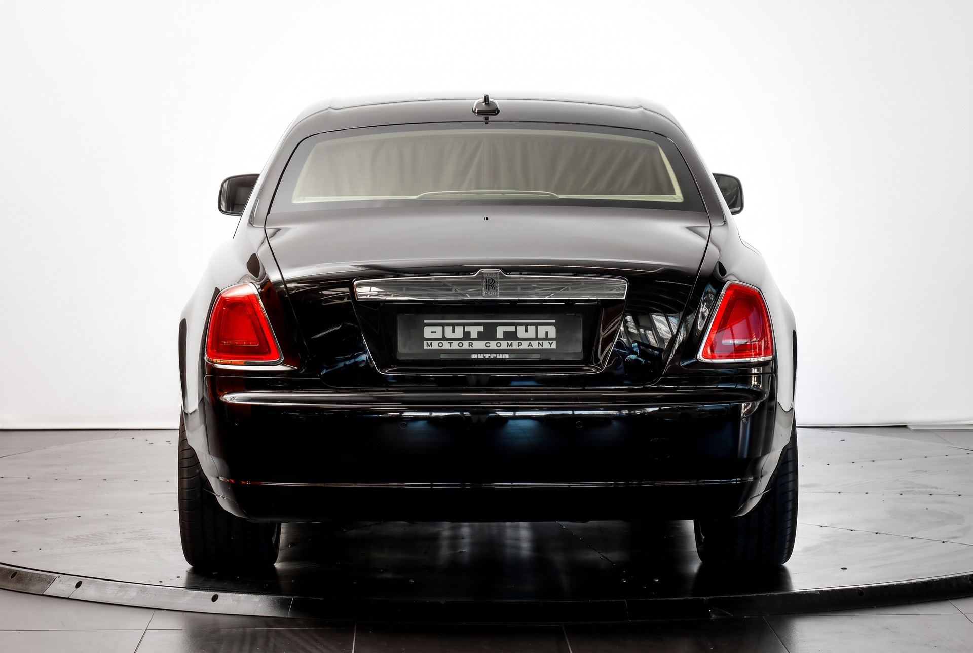 ROLLS-ROYCE Ghost 6.6 V12 EWB Diamond Black-showroom-element-2