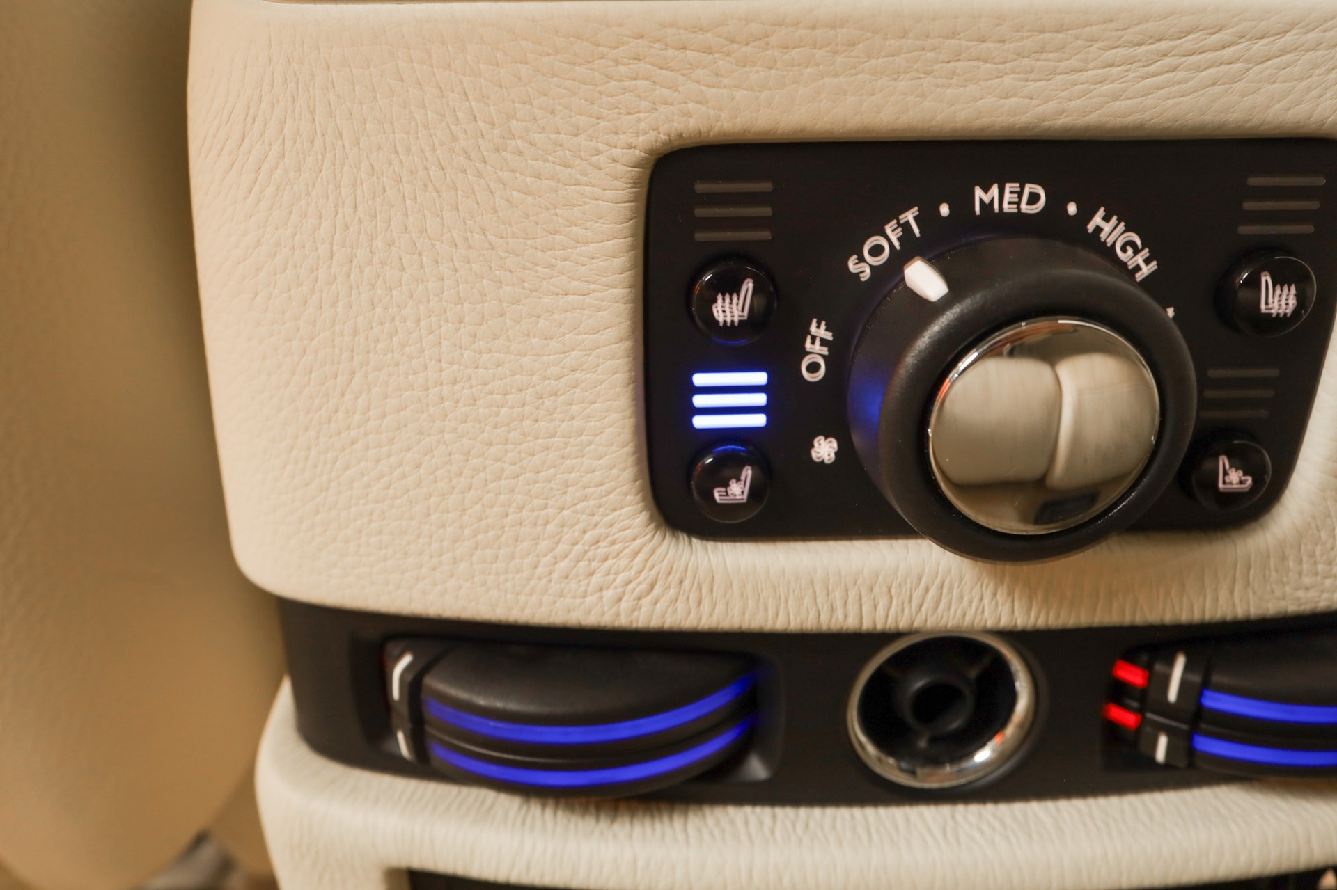 ROLLS-ROYCE Ghost 6.6 V12 EWB Diamond Black-image-22