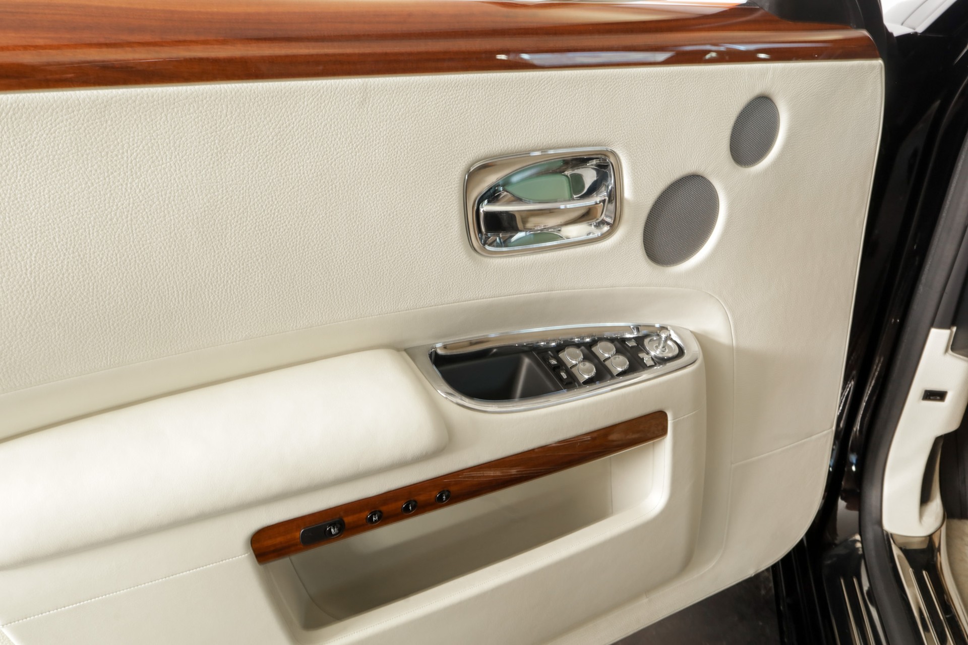 ROLLS-ROYCE Ghost 6.6 V12 EWB Diamond Black-image-38
