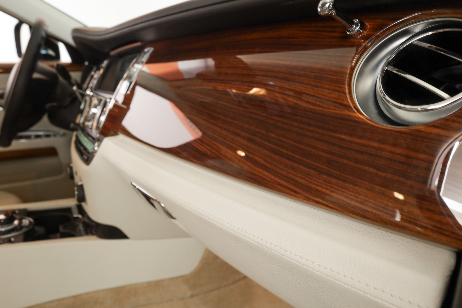 ROLLS-ROYCE Ghost 6.6 V12 EWB Diamond Black-image-42