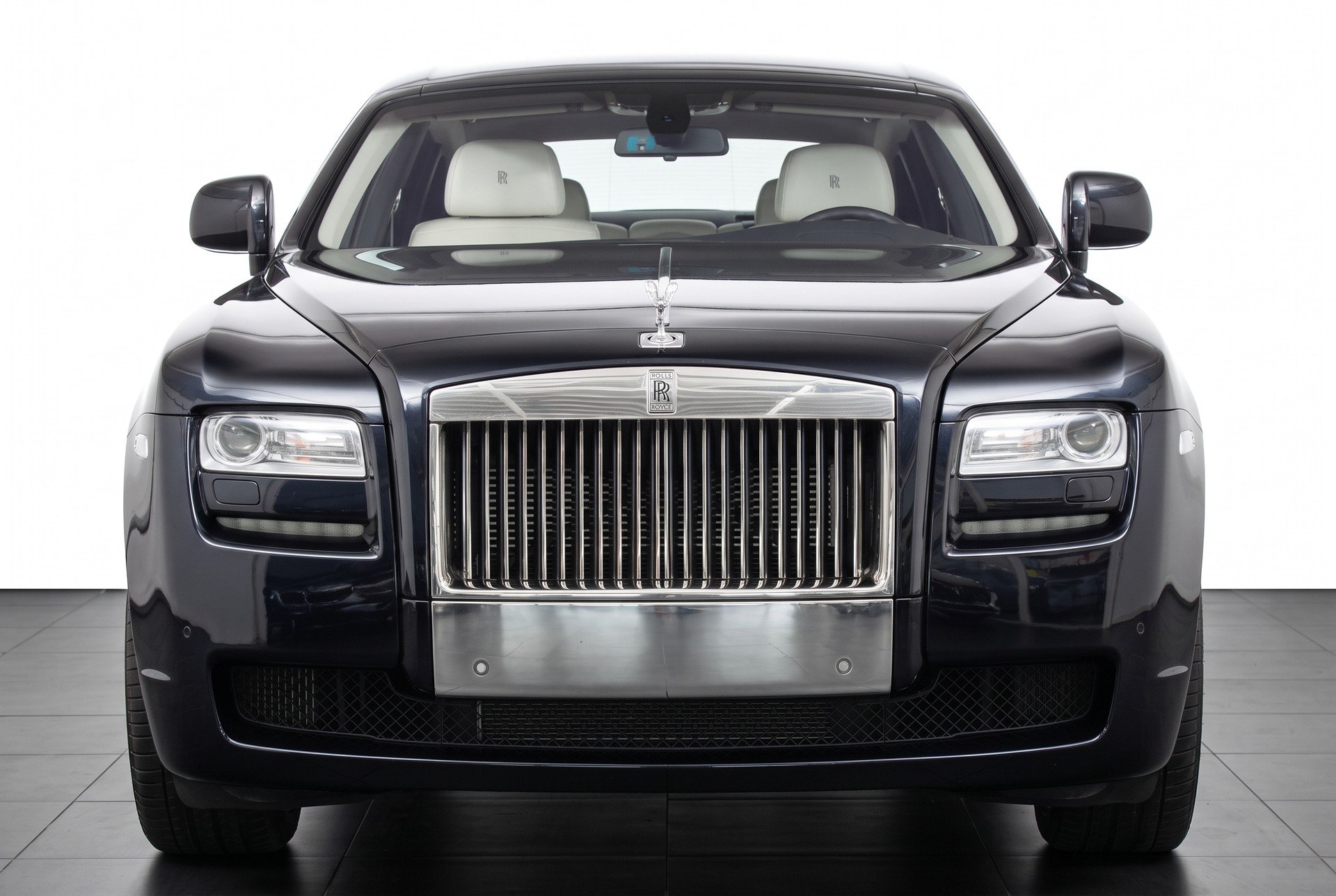 ROLLS-ROYCE Ghost 6.6 V12 EWB Diamond Black-showroom-element-1