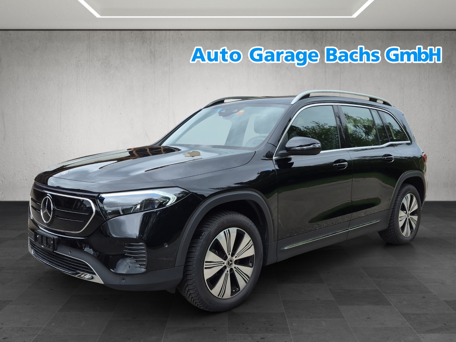 MERCEDES-BENZ EQB 300 4Matic*SOH 99%*-showroom-element-1