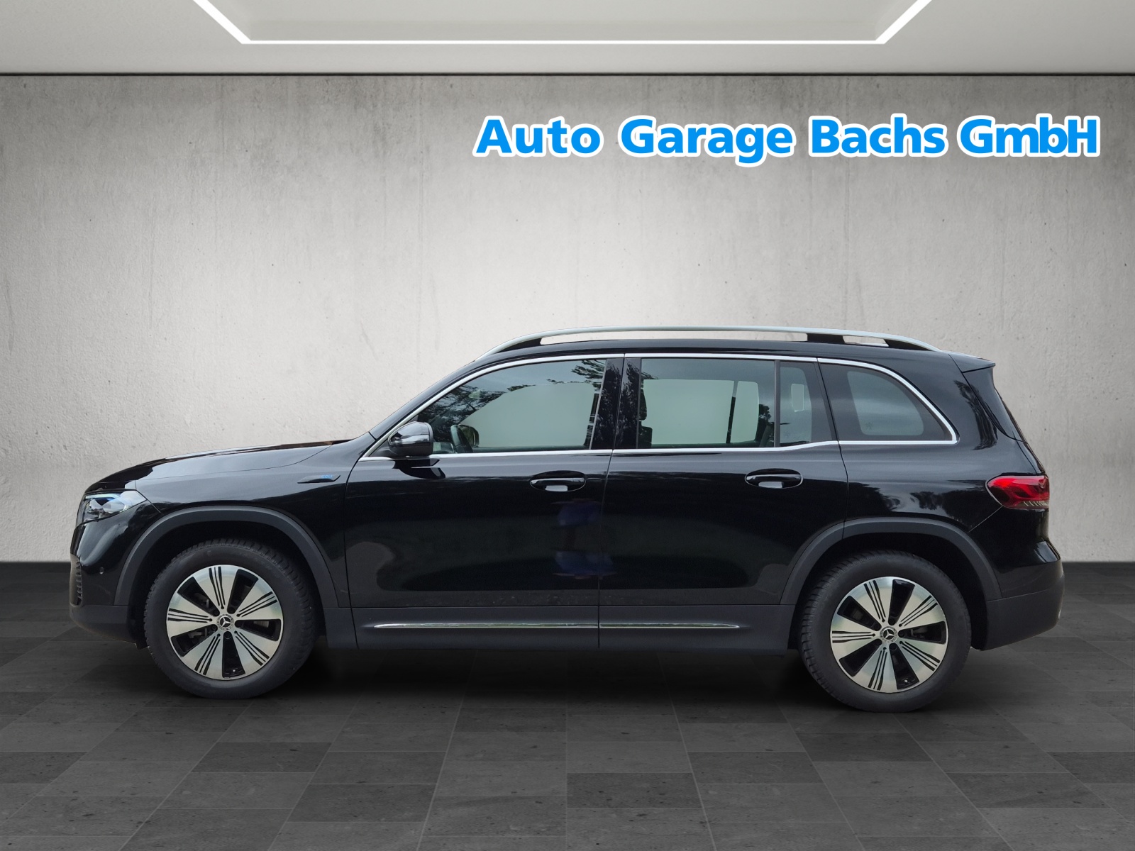 MERCEDES-BENZ EQB 300 4Matic*SOH 99%*-showroom-element-3