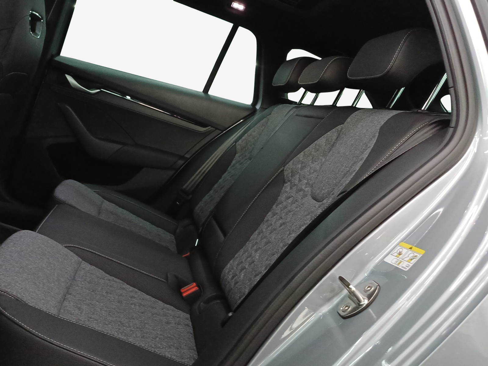 SKODA Octavia Combi 1.5 TSI mHEV DSG Sport Line-image-11
