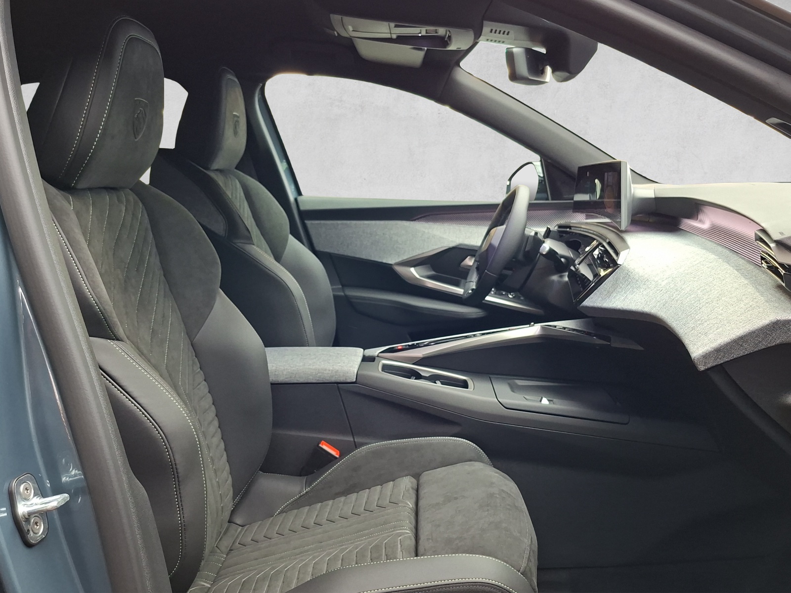 PEUGEOT 3008 1.6 PHEV 225 GT Exclusive-image-12