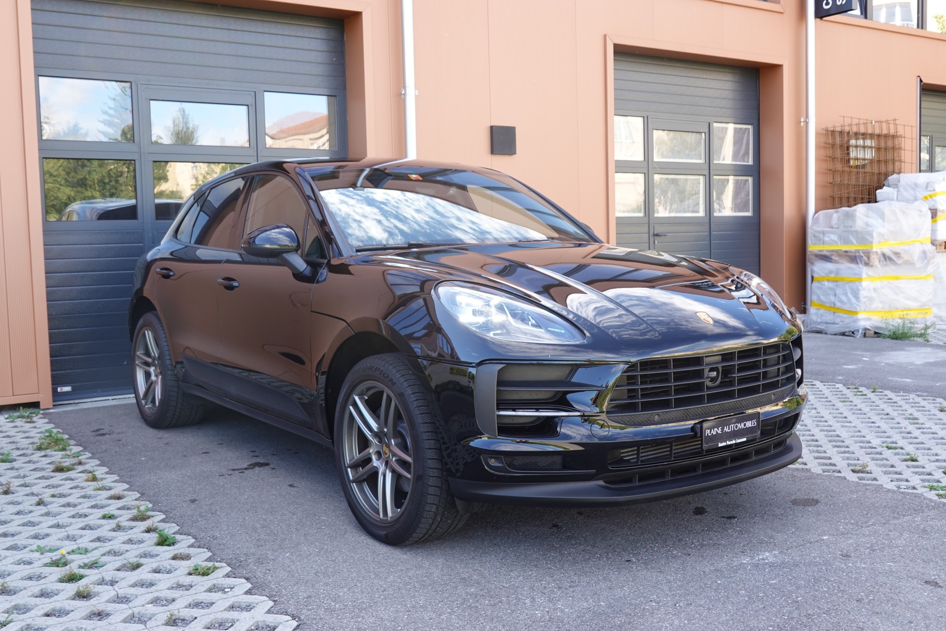 PORSCHE Macan PDK "* CH Auto * Sièges Chauffants * Tempomat Adaptatif * Caméra + Capteurs * Phares LED *"-showroom-element-2