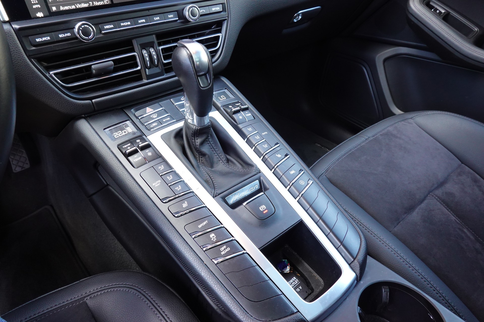 PORSCHE Macan PDK "* CH Auto * Sièges Chauffants * Tempomat Adaptatif * Caméra + Capteurs * Phares LED *"-image-15