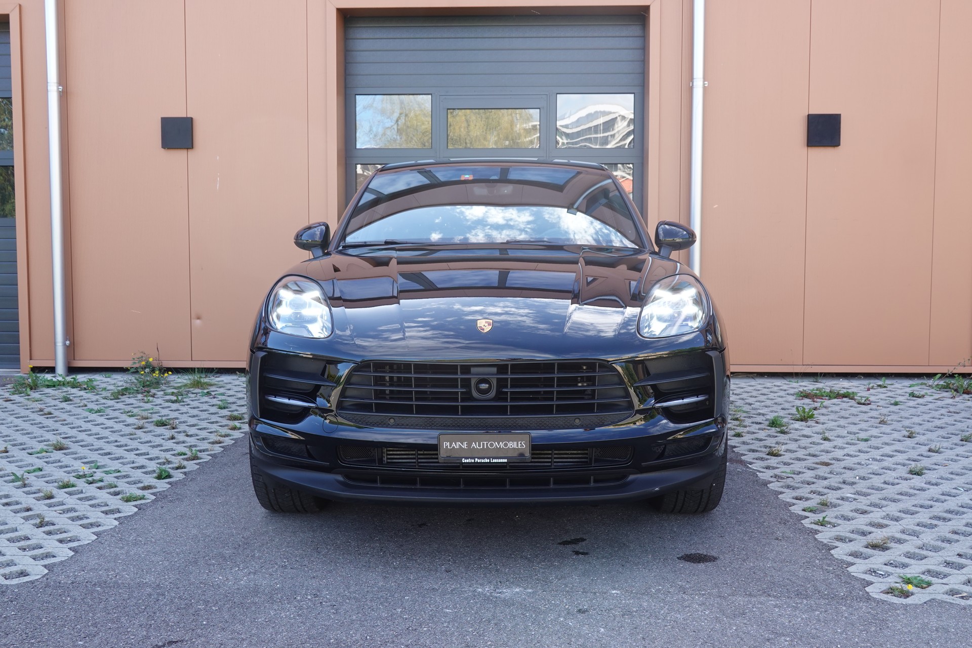 PORSCHE Macan PDK "* CH Auto * Sièges Chauffants * Tempomat Adaptatif * Caméra + Capteurs * Phares LED *"-showroom-element-1