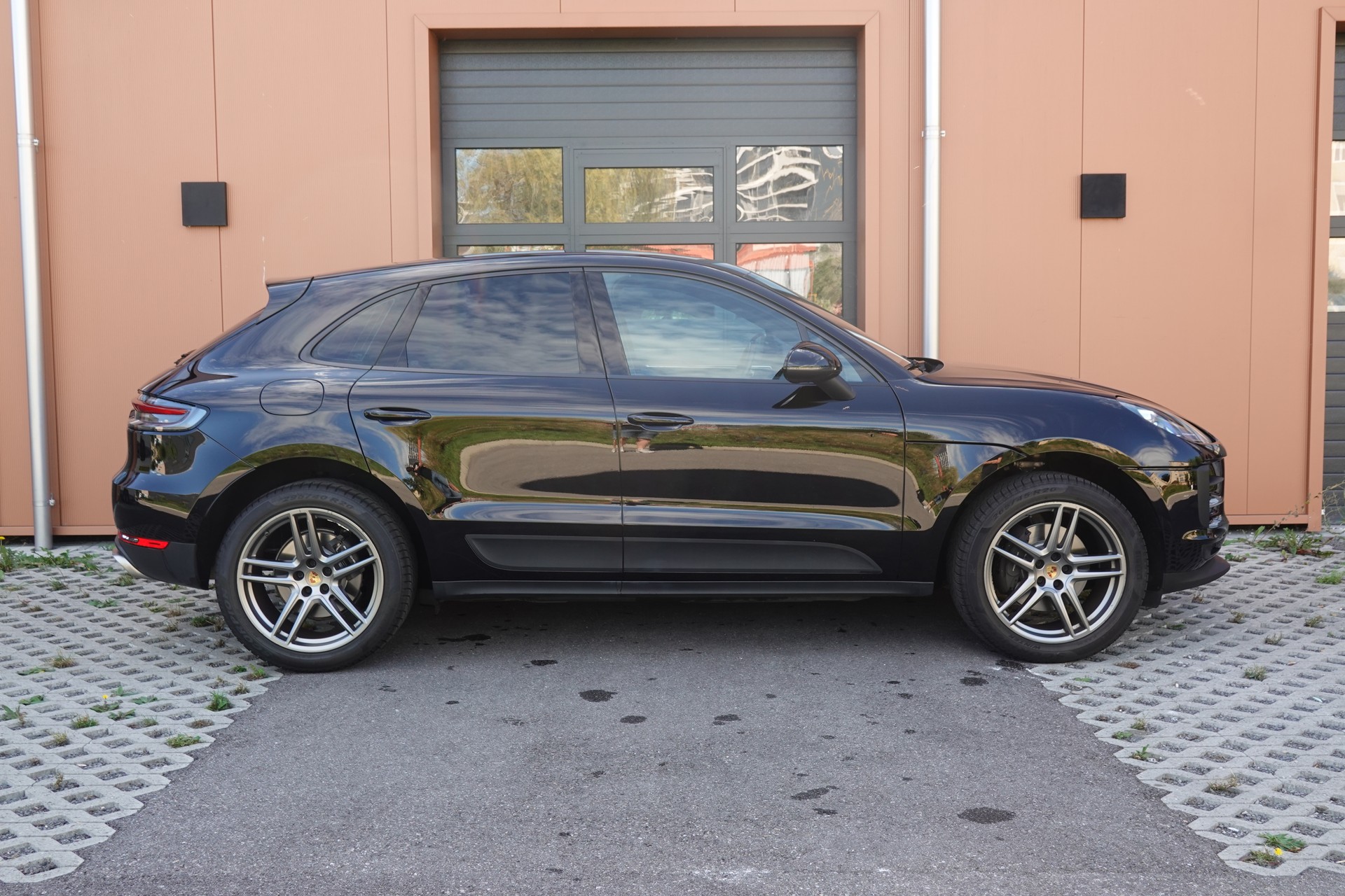 PORSCHE Macan PDK "* CH Auto * Sièges Chauffants * Tempomat Adaptatif * Caméra + Capteurs * Phares LED *"-showroom-element-3