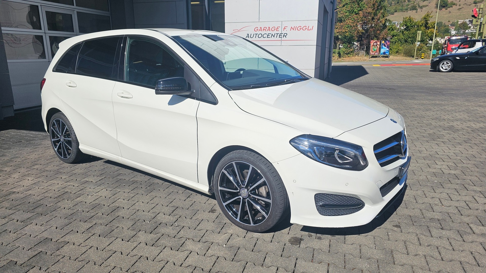 MERCEDES-BENZ B 220 CDI 4Matic 7G-DCT-showroom-element-1