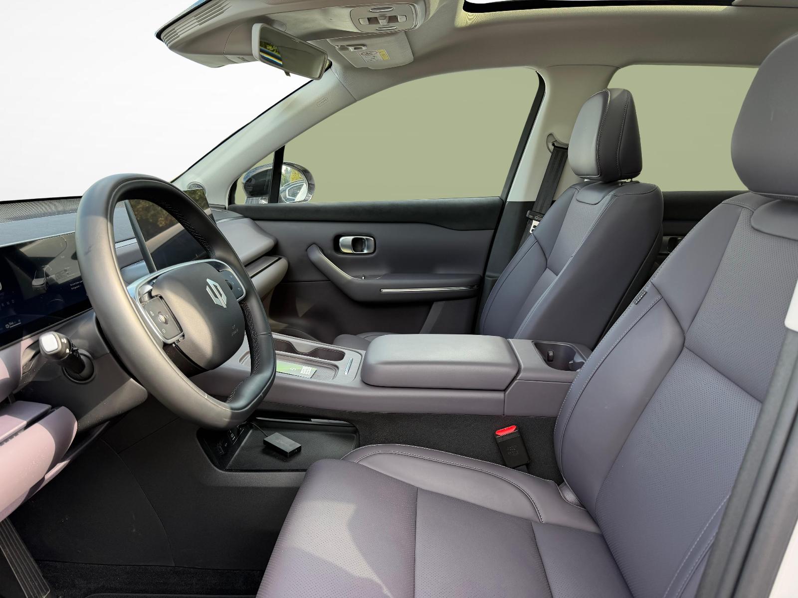 LEAPMOTOR C10 Design-showroom-element-1