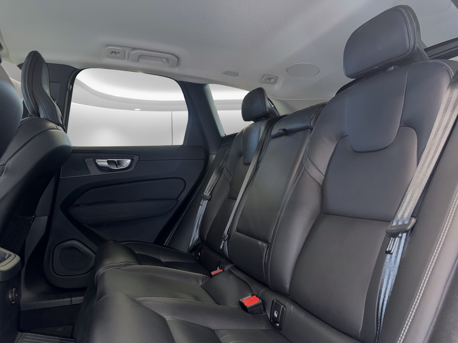 VOLVO XC60 2.0 T6 TE Plus Dark eAWD-image-13