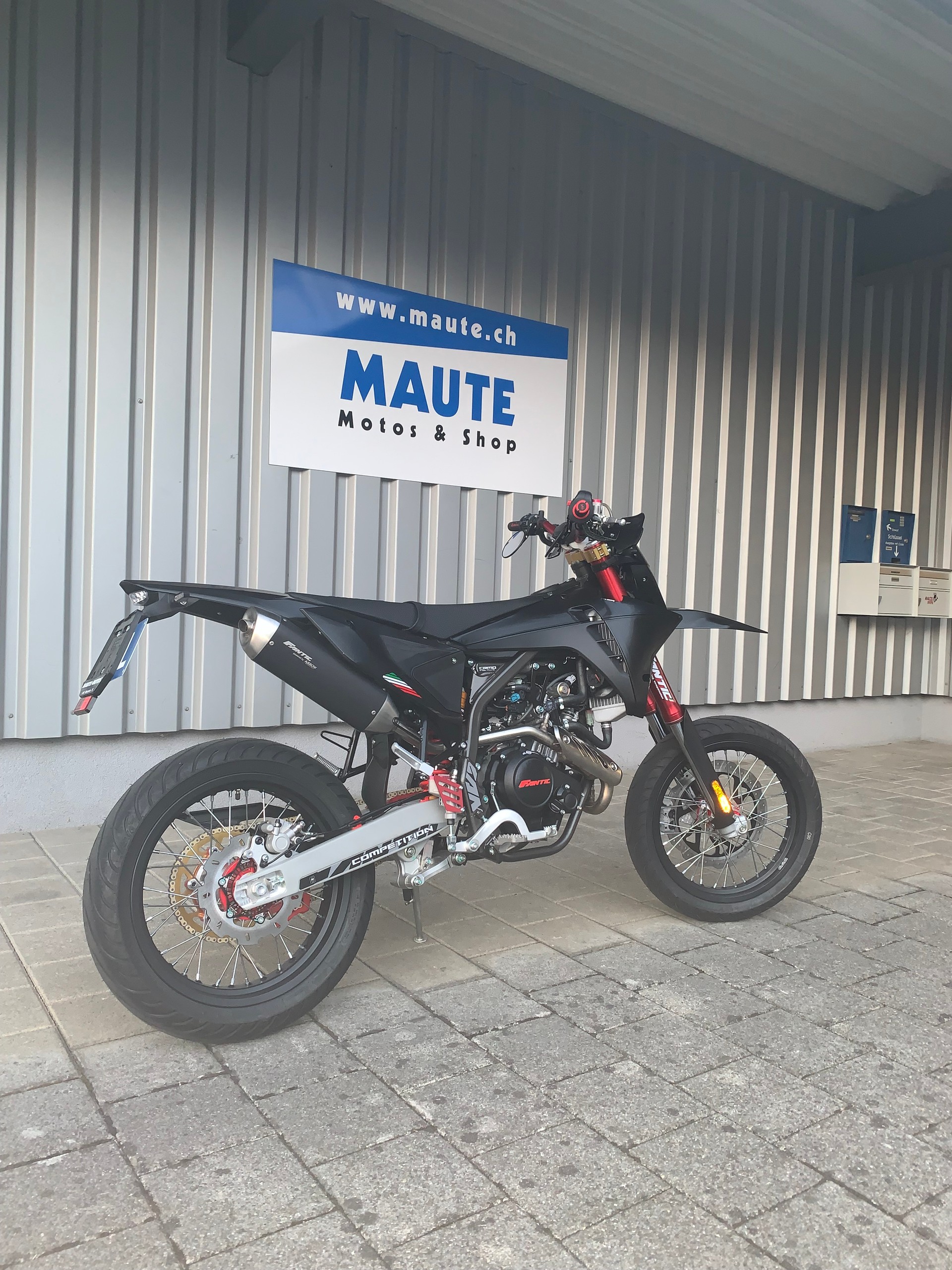 FANTIC XMF 125 Motard Competition-image-3