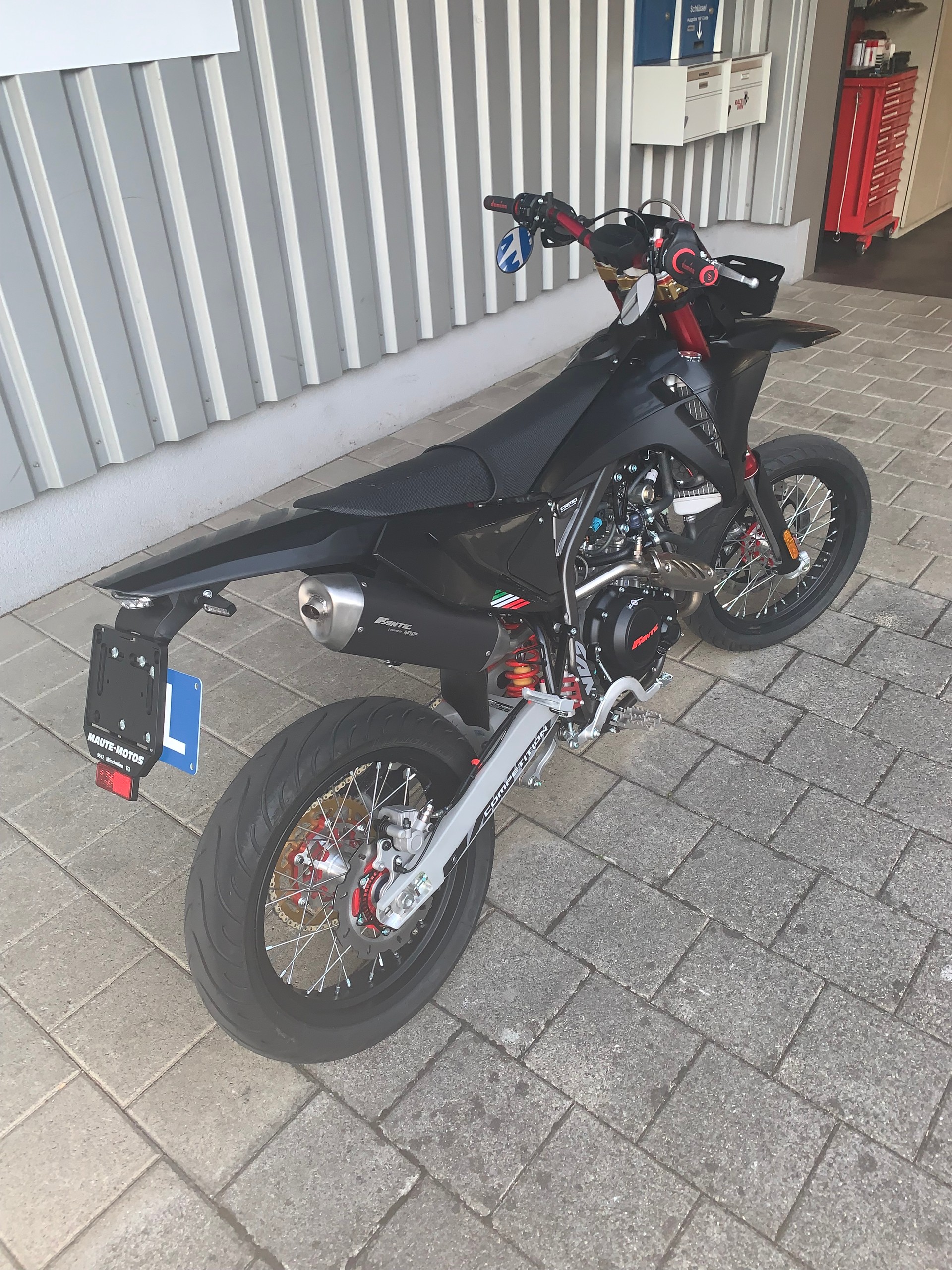 FANTIC XMF 125 Motard Competition-image-1