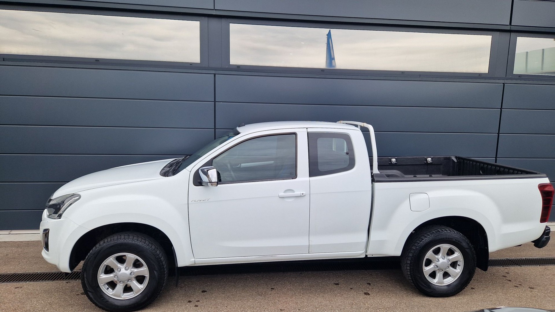 ISUZU D-MAX 1.9 Space Planet 4x4-showroom-element-3