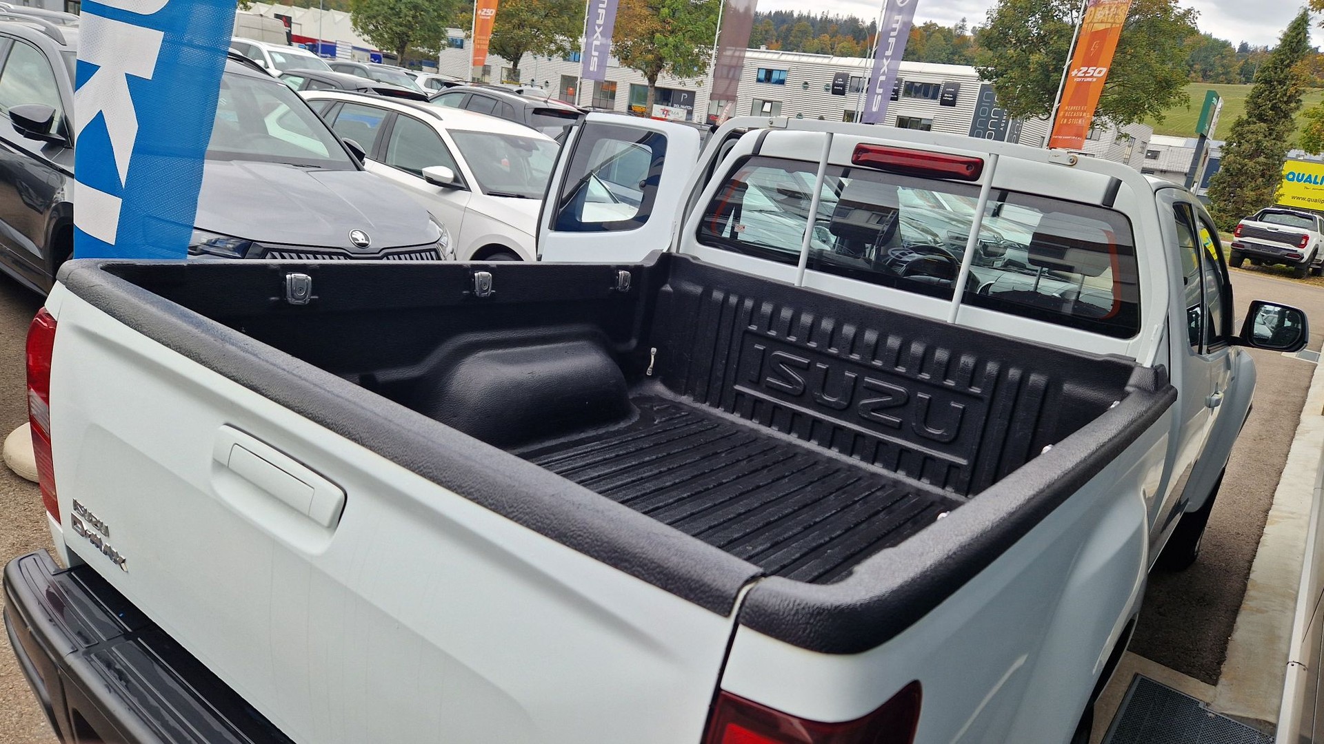 ISUZU D-MAX 1.9 Space Planet 4x4-image-10