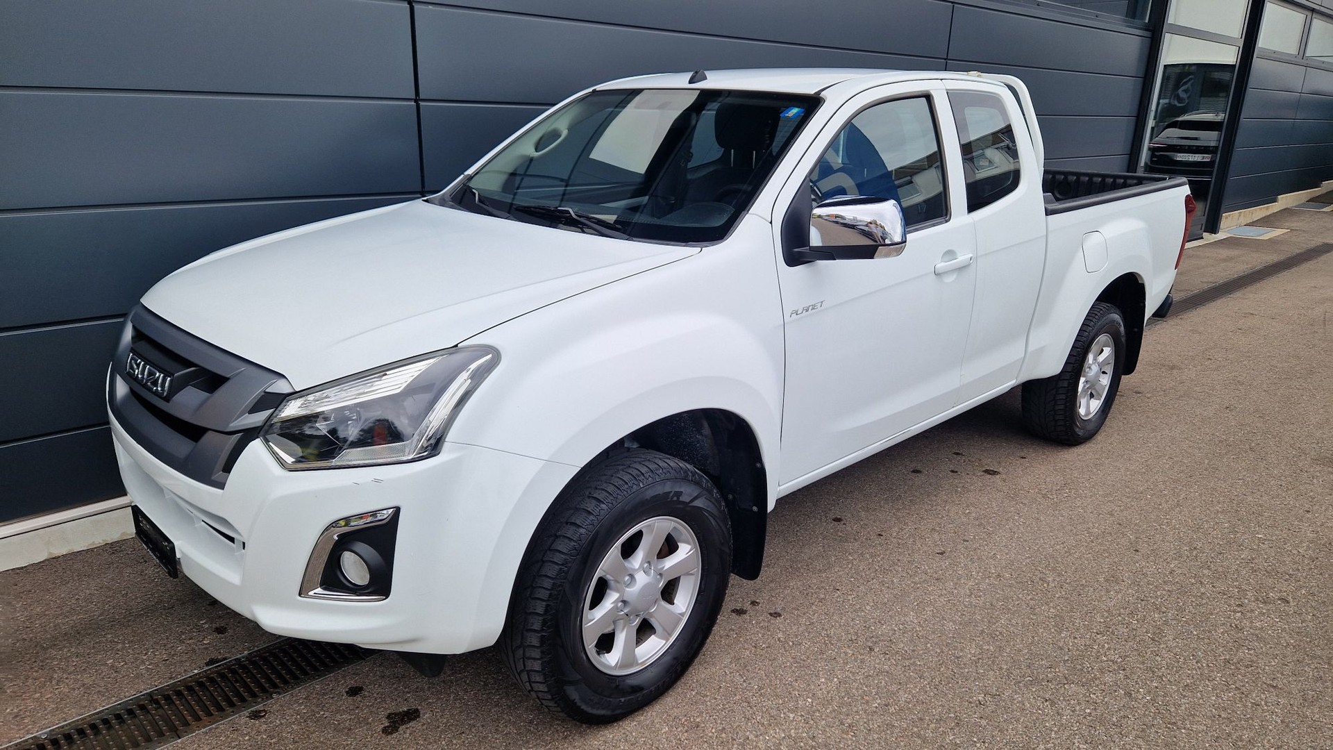 ISUZU D-MAX 1.9 Space Planet 4x4-showroom-element-2