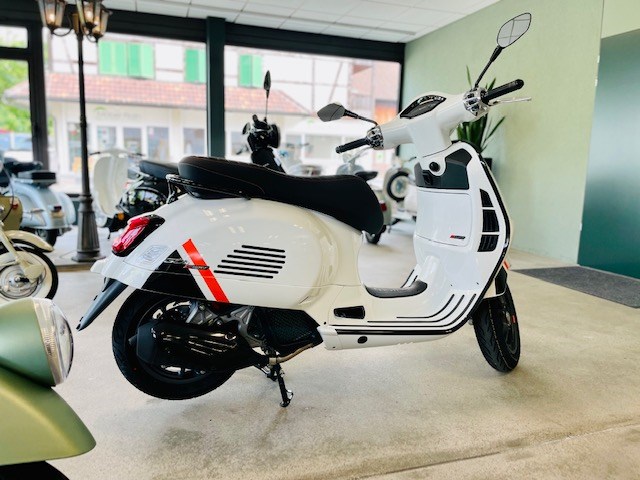 PIAGGIO Vespa GTS 125 Super Sport ABS-image-2