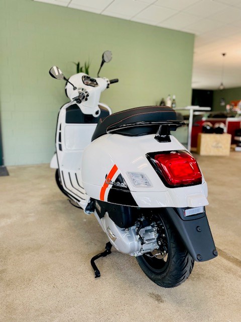 PIAGGIO Vespa GTS 125 Super Sport ABS-image-3