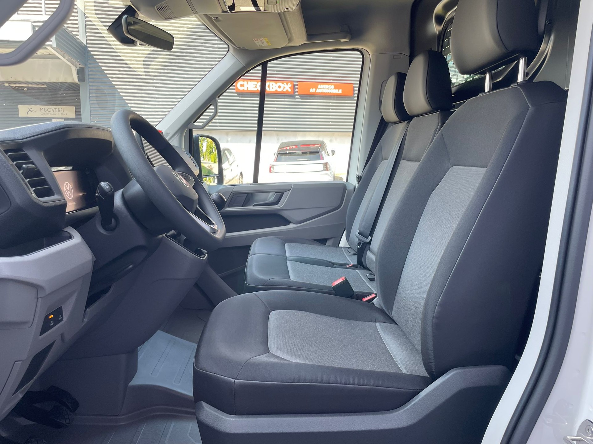 VW Crafter 35 2.0 TDI L3 HD-image-12