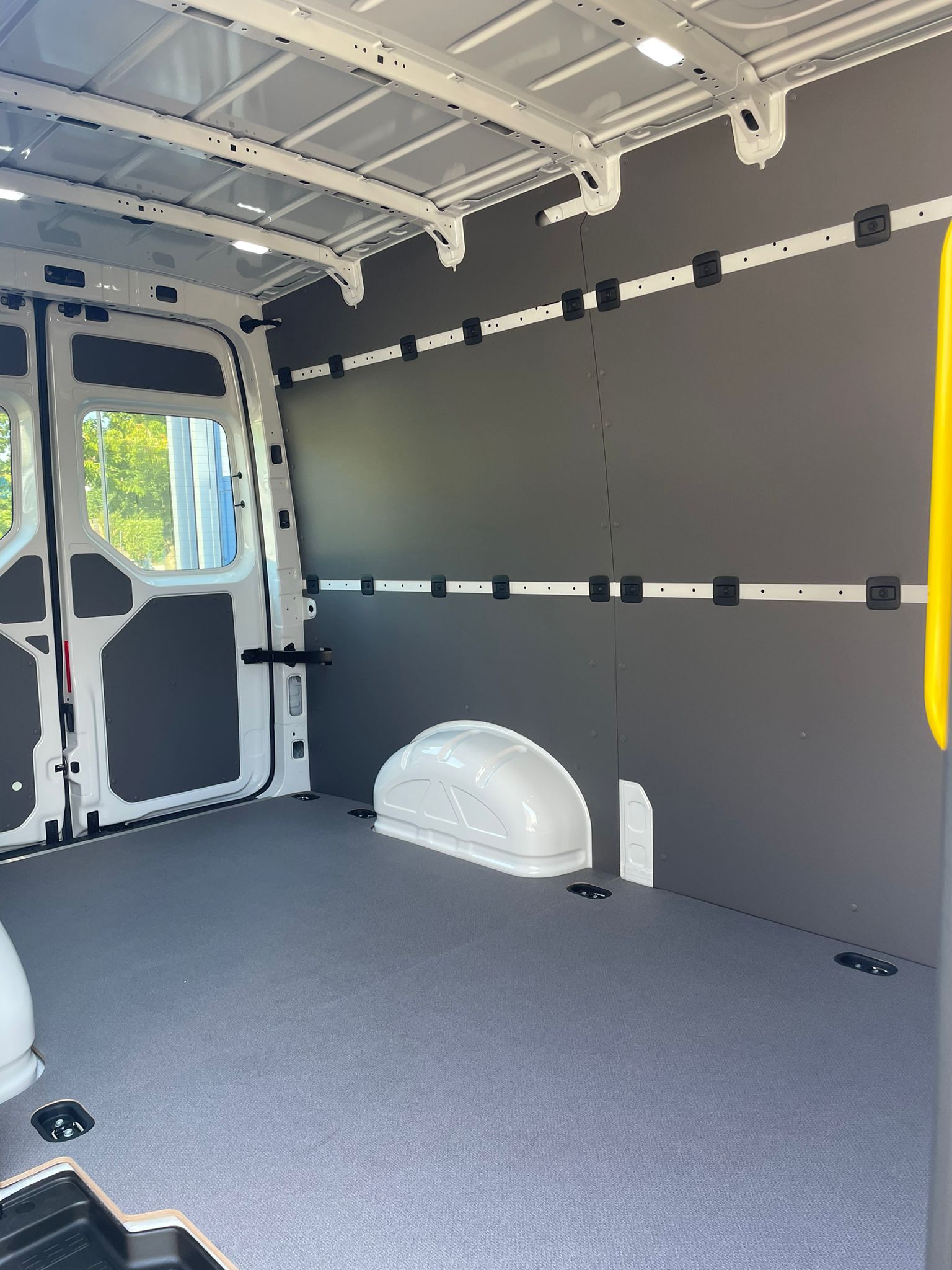 VW Crafter 35 2.0 TDI L3 HD-image-13