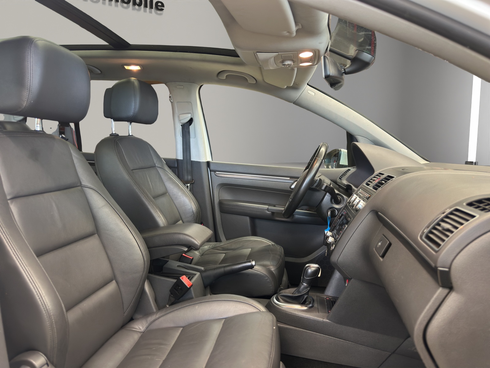 VW Touran 1.6 TDI Highline DSG-image-13