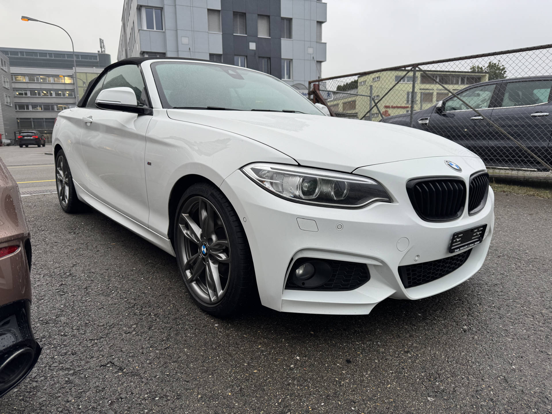 BMW 220i Cabrio M-Sport-image-2