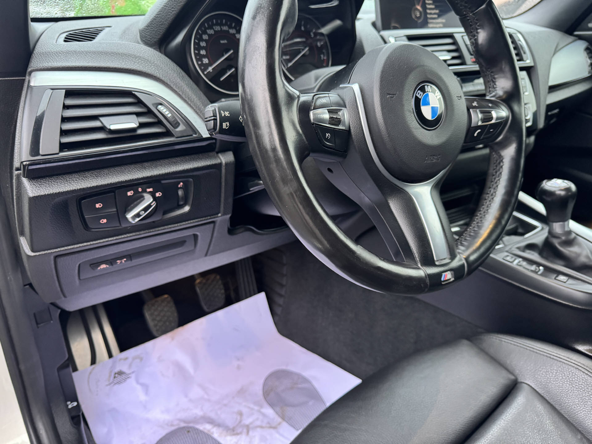 BMW 220i Cabrio M-Sport-image-8