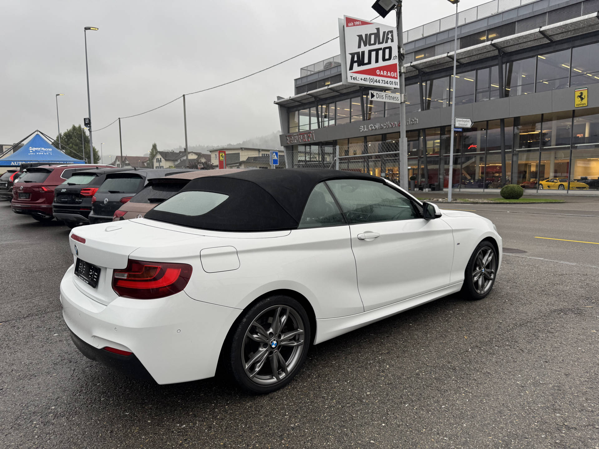 BMW 220i Cabrio M-Sport-image-3