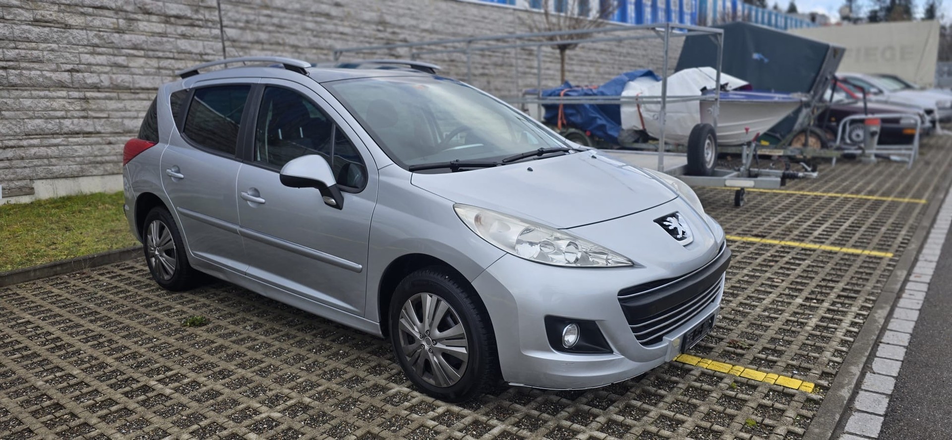 PEUGEOT 207 SW 1.6 16V Lion Edition Automatic-image-1