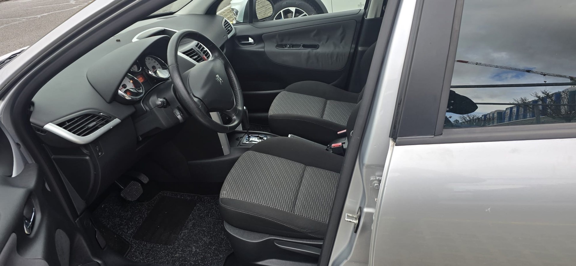 PEUGEOT 207 SW 1.6 16V Lion Edition Automatic-image-5