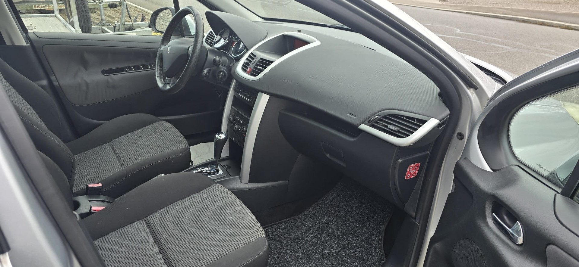 PEUGEOT 207 SW 1.6 16V Lion Edition Automatic-image-10