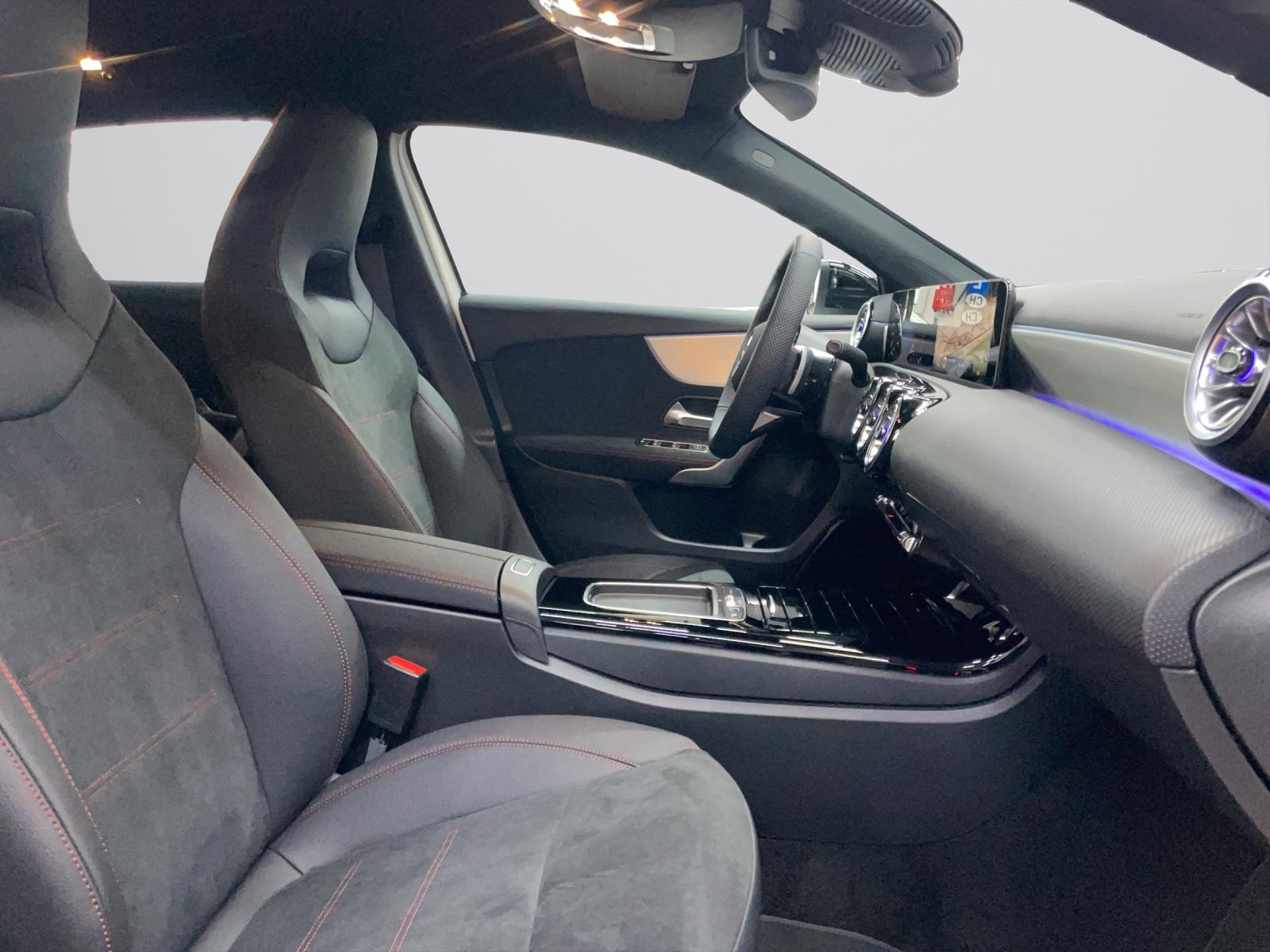 MERCEDES-BENZ A 180 Night Star AMG Line-image-6