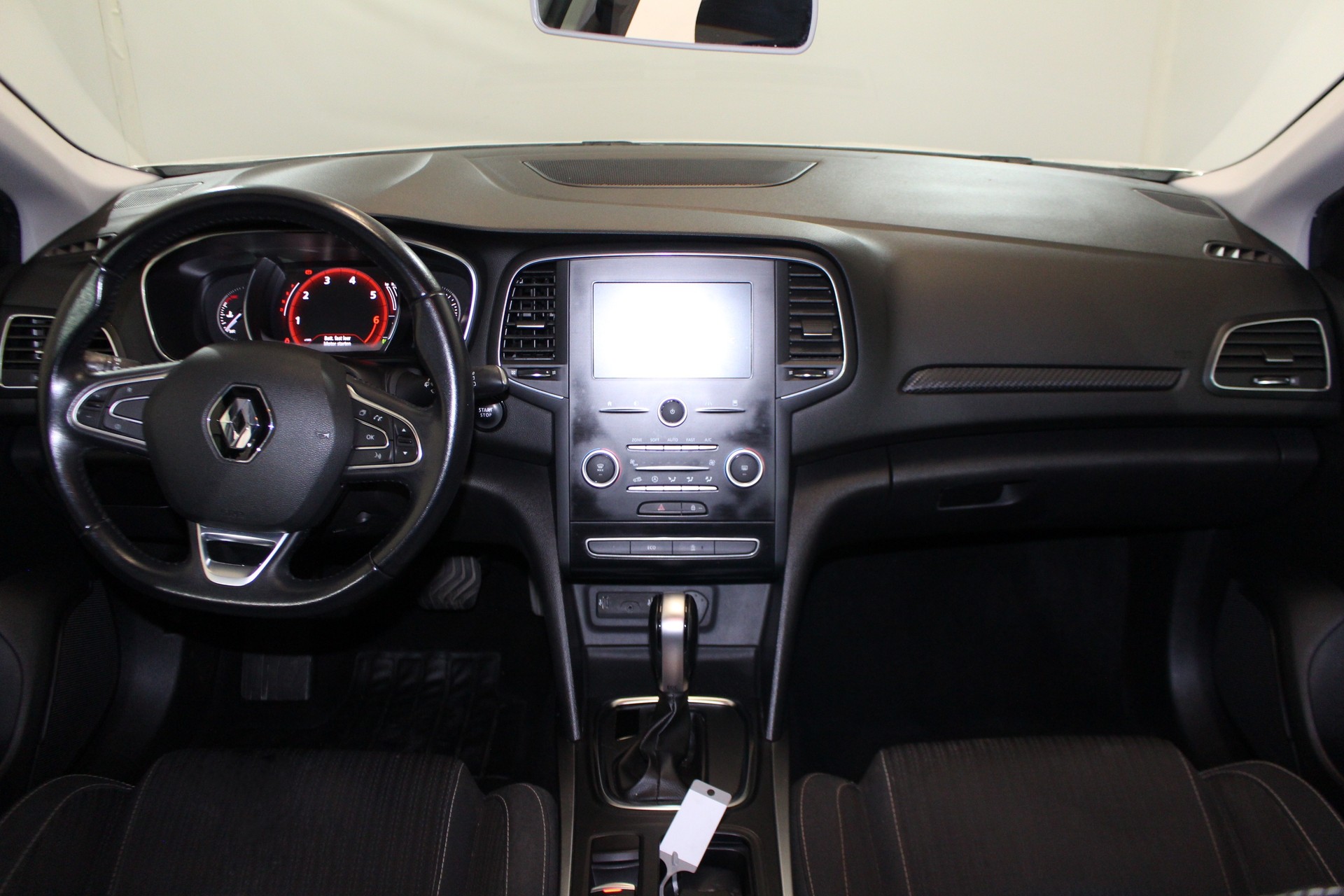 RENAULT Mégane 1.2 TCe 130 Zen EDC-image-12